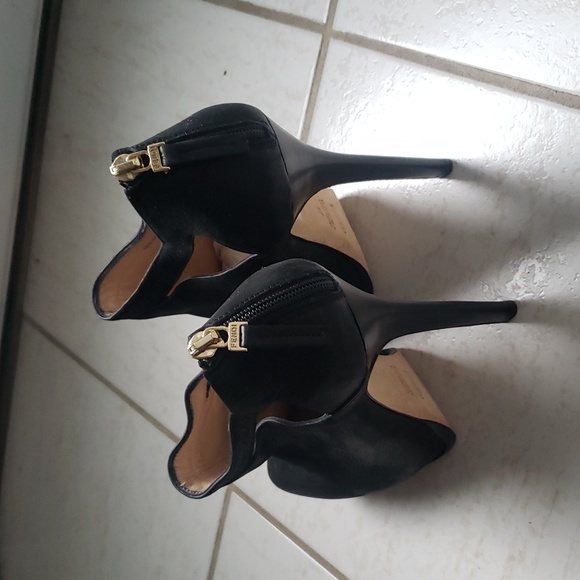 Fendi platform black booties... excellent.. Like new..size 37..authentic - Picture 3 of 9